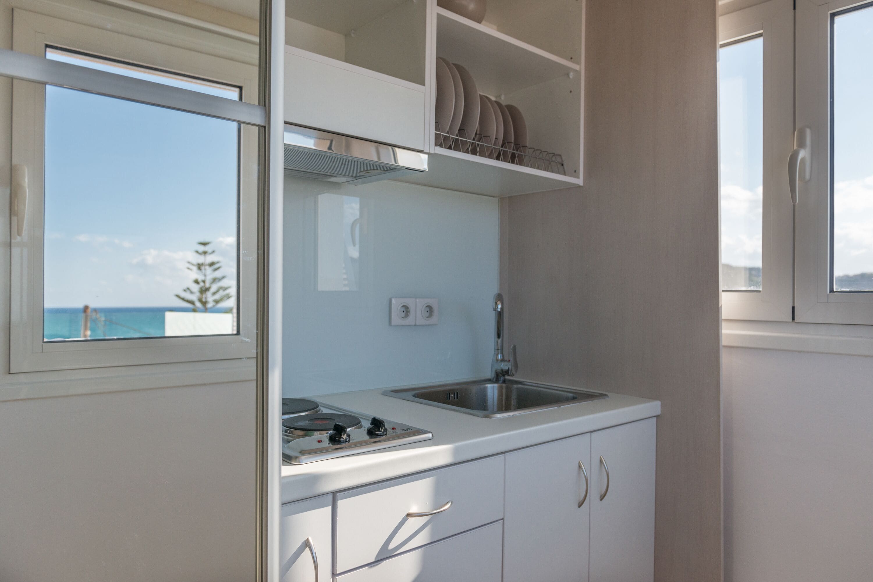 fridge, oven, stovetop, coffee/tea maker