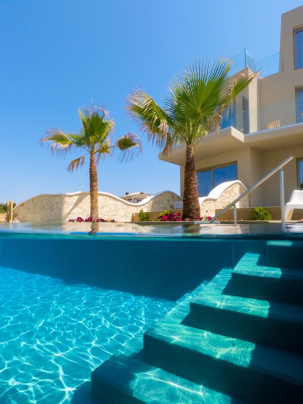 Piscine extérieure (ouverte en saison)