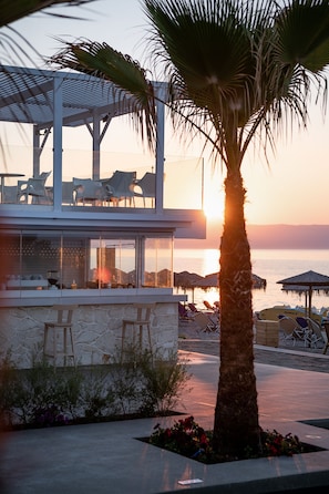 Poolside bar