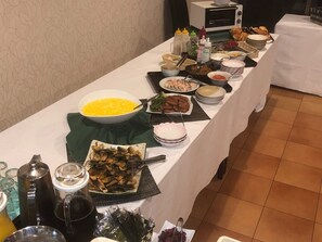 Petit déjeuner complet servi tous les jours en supplément