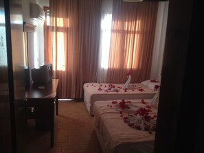 Chambre Standard | Bureau, lits bébé (gratuits), Wi-Fi gratuit