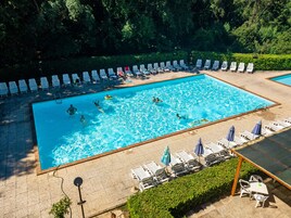 Seasonal outdoor pool, pool umbrellas, sun loungers