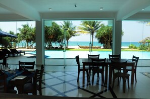 Outdoor dining - Serendib Beach Resort (Induruwa)