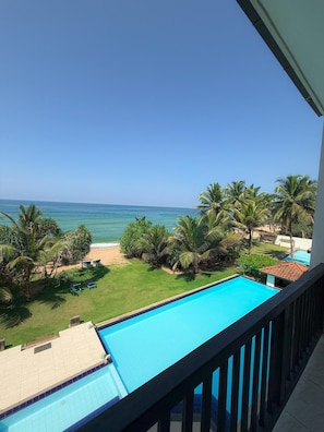 Outdoor pool - Serendib Beach Resort (Induruwa)