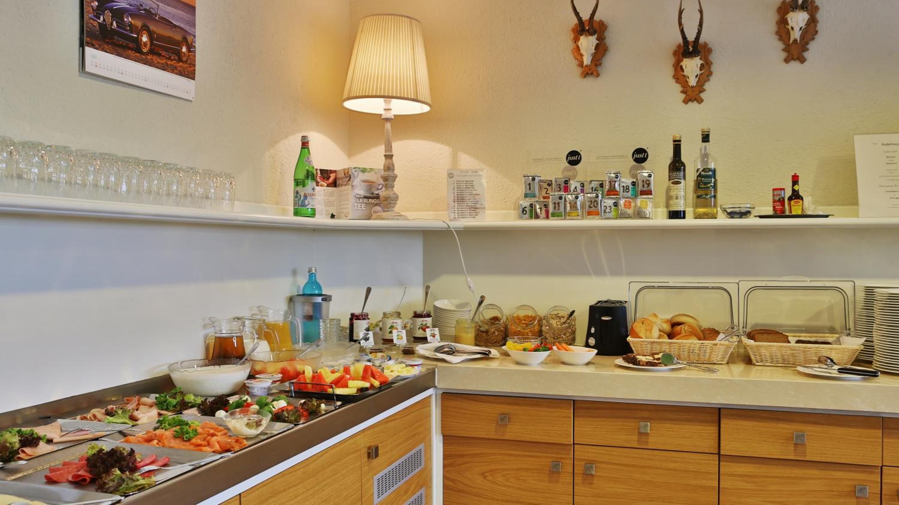 lunch and dinner served, regional cuisine