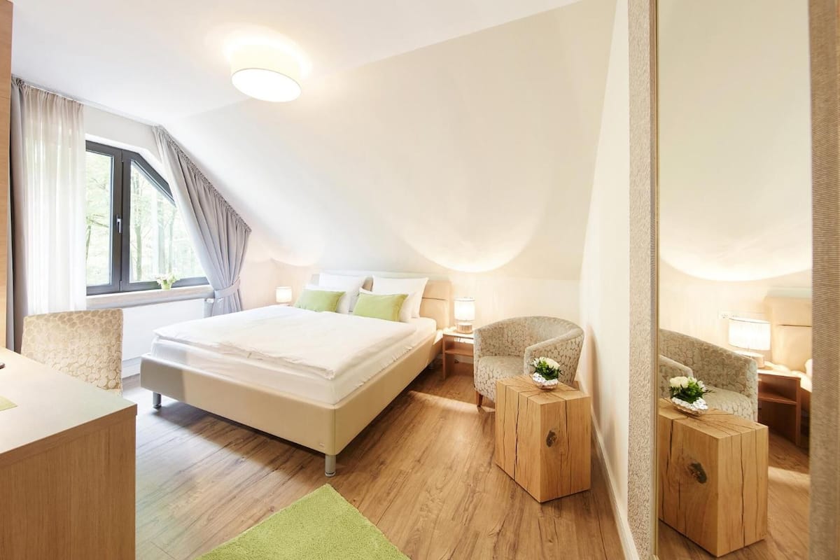 premium bedding, in-room safe, desk, iron/ironing board