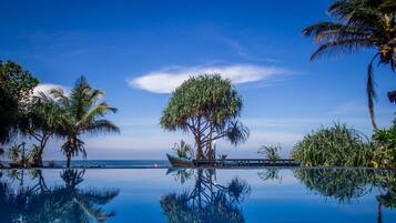 Outdoor pool, pool loungers