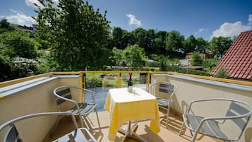 Perhehuoneisto, 1 makuuhuone, parveke, näköala puutarhaan (Kitchen) | Parveke