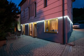 Fachada del alojamiento - Noche