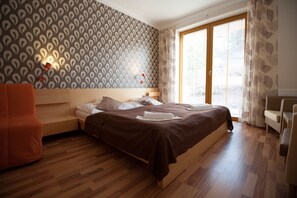 Deluxe Double Room, 1 King Bed, Patio, Garden View | Minibar, soundproofing, free WiFi, bed sheets