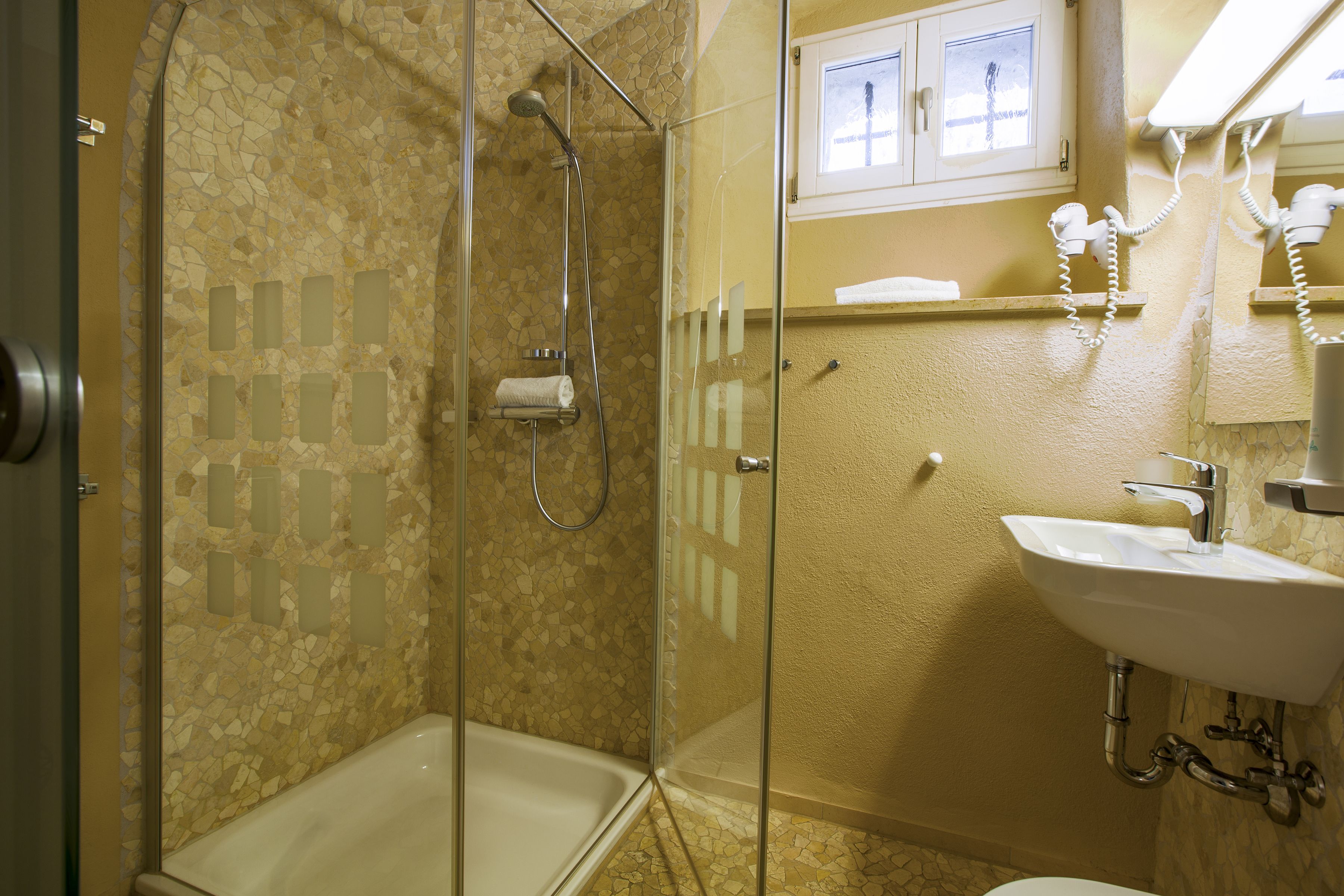 comfort suite | bathroom | shower, free toiletries, hair dryer, towels