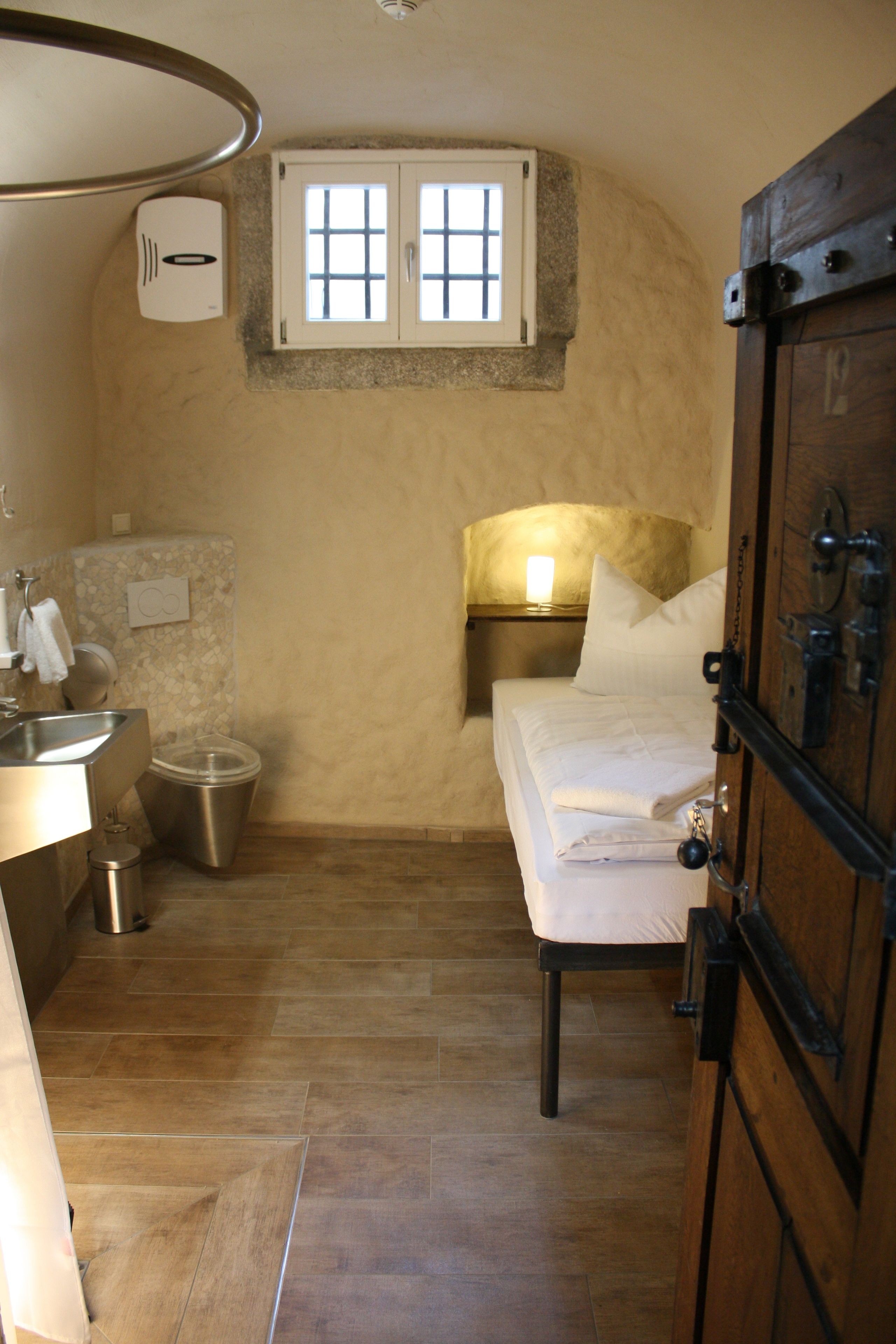 basic single room | desk, laptop workspace, iron/ironing board, cots/infant beds