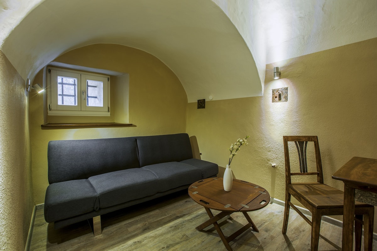 comfort suite | desk, laptop workspace, iron/ironing board, cots/infant beds