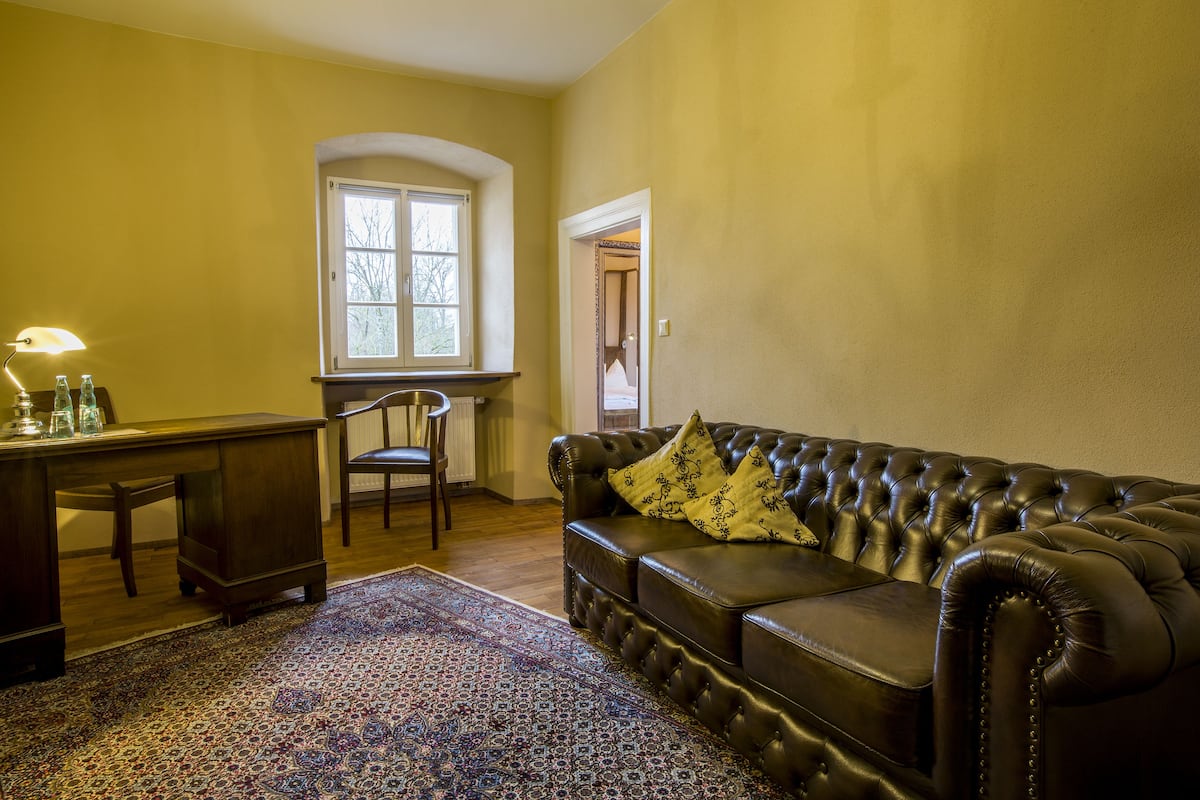 comfort suite | living room | flat-screen tv