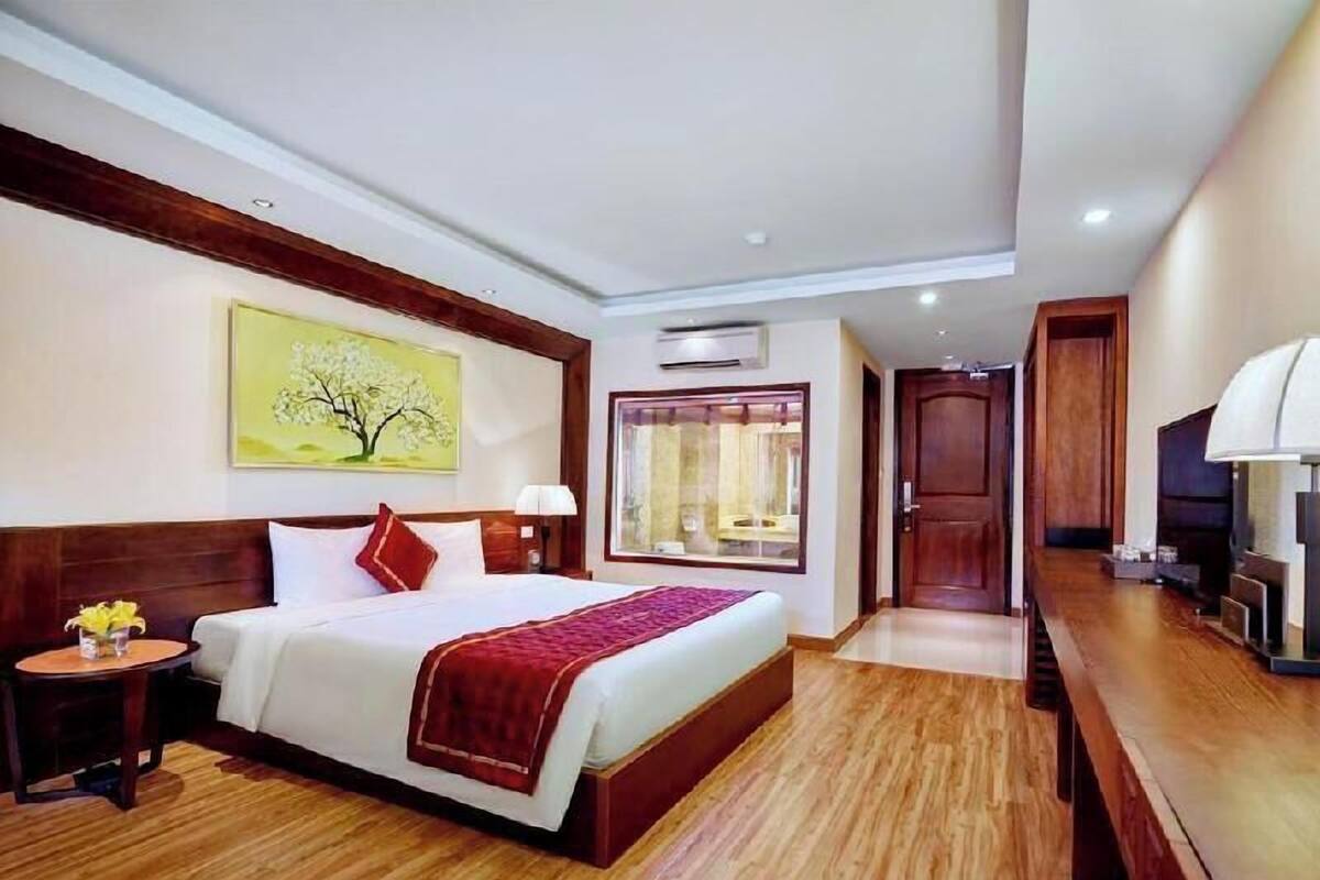 Minibar, in-room safe, desk, blackout drapes