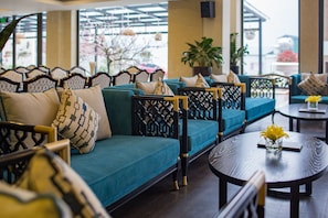 Lobby sitting area - Freesia Hotel (Sa Pa)