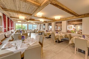 Restaurant - Hotel Alpenland (Moso in Passiria)