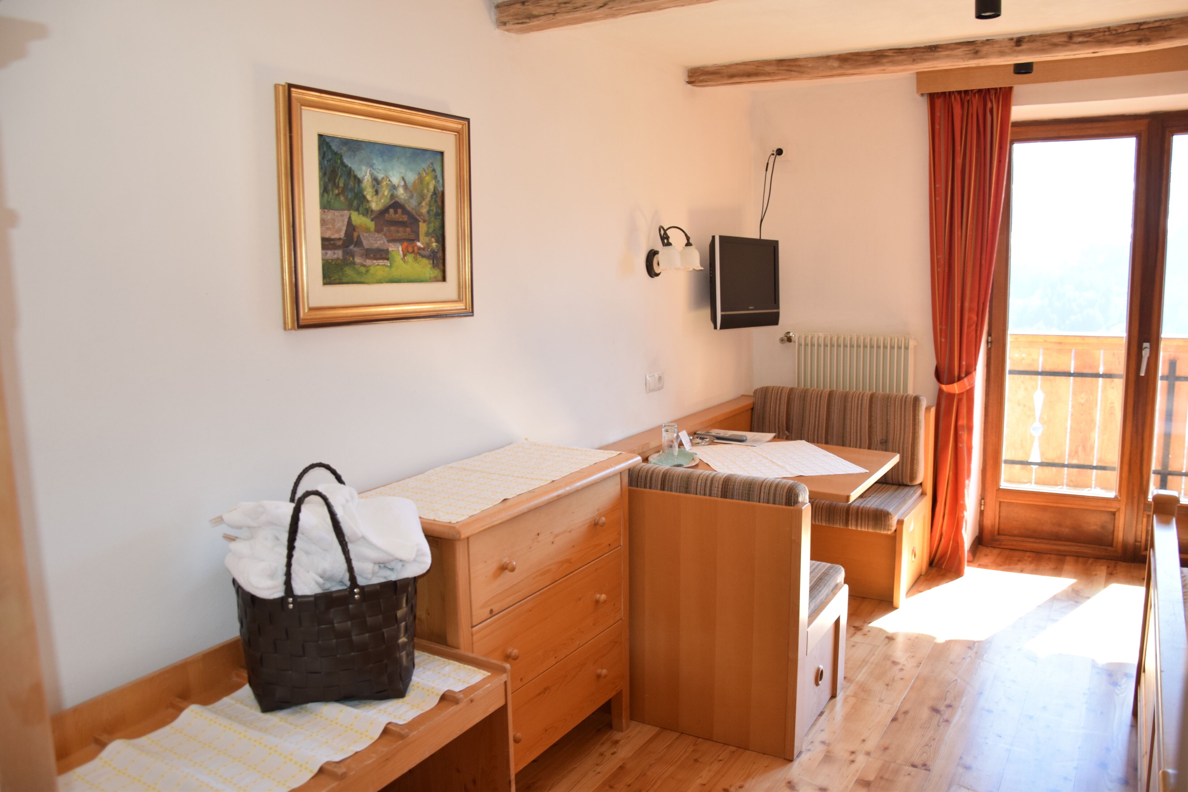 standard double room (sud) | in-room safe, desk, blackout curtains, cots/infant beds