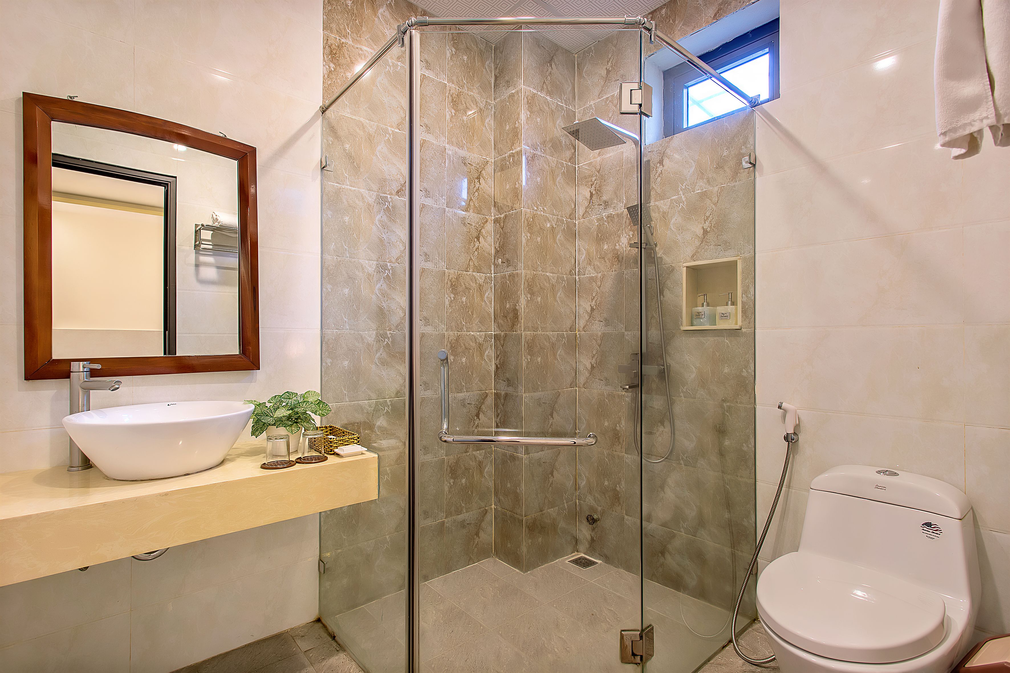 superior double or twin room, city view | bathroom | shower, free toiletries, hair dryer, slippers