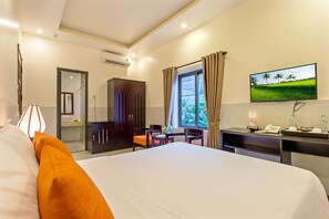 Habitación superior con 1 cama doble o 2 individuales | Minibar, escritorio, cortinas opacas y sistema de insonorización