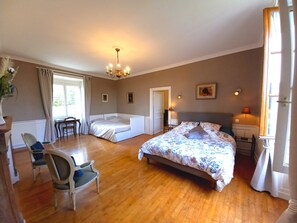 Premium bedding, individually decorated, individually furnished, desk - Au pays de Jacquou (Fossemagne)