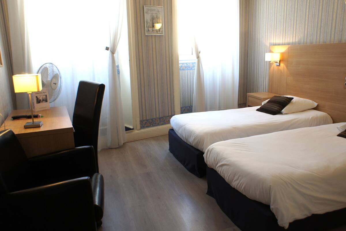 City Twin Room | Free WiFi, bed sheets