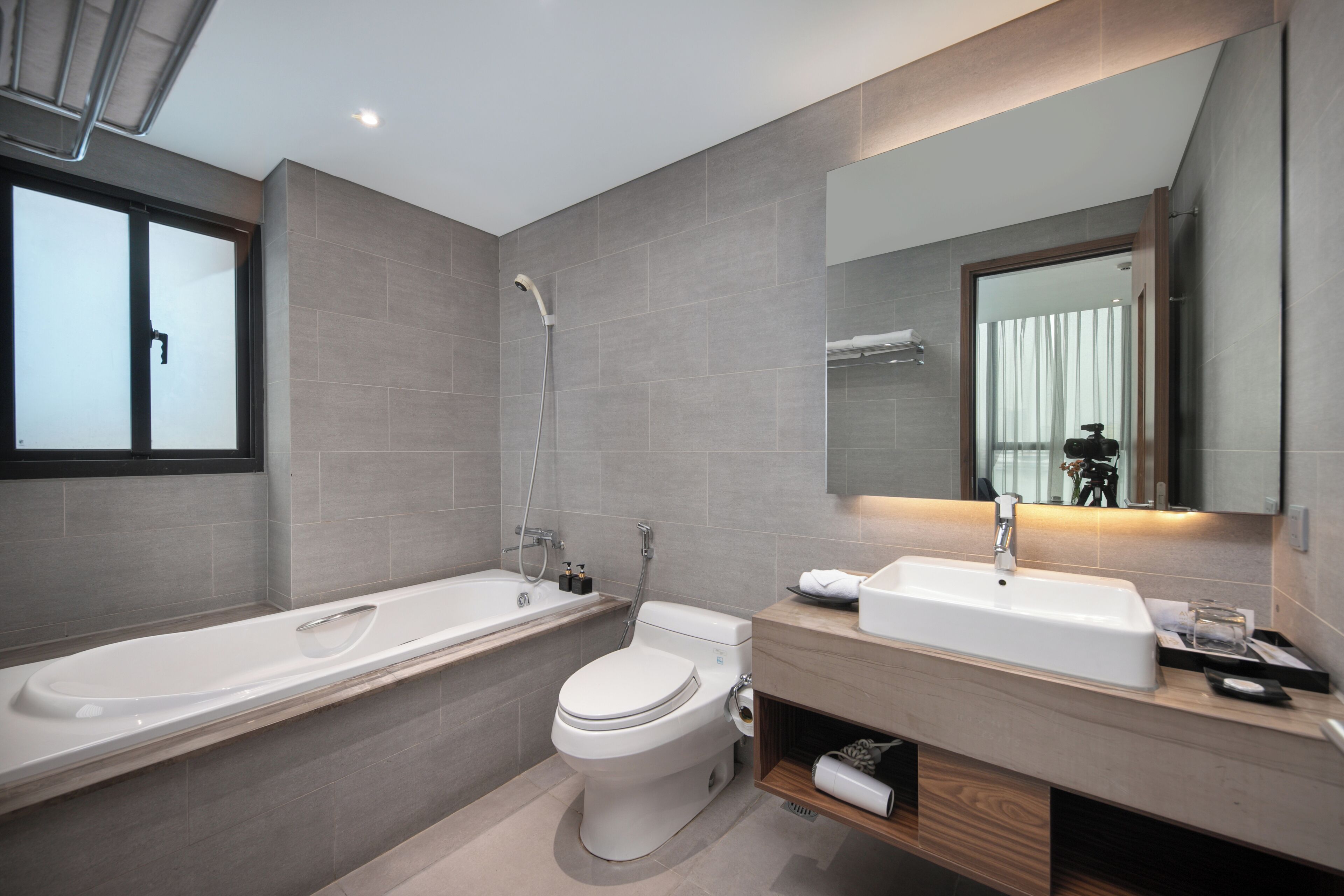 grand double room, 1 king bed, non smoking, bathtub | bathroom | designer toiletries, hair dryer, slippers, bidet