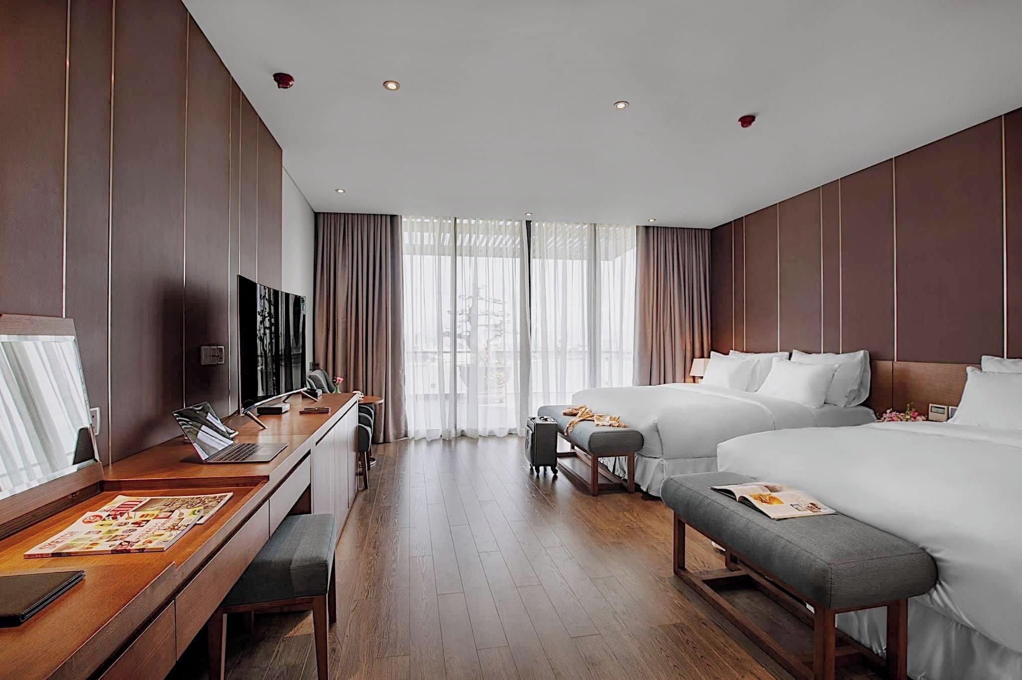 family room, multiple beds, non smoking, river view | living room | lcd tv