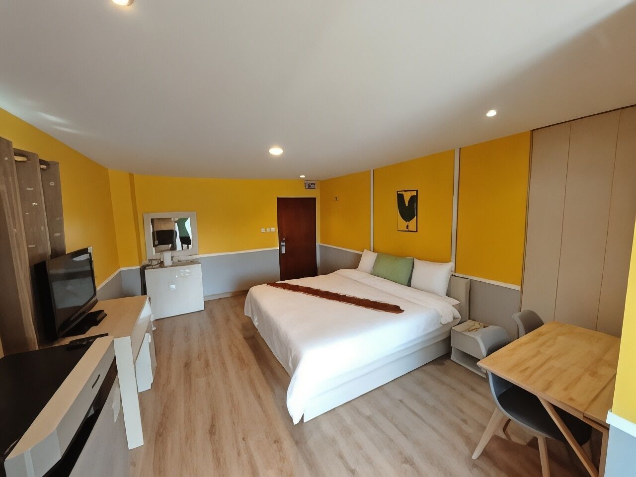 In-room safe, desk, blackout drapes, free WiFi