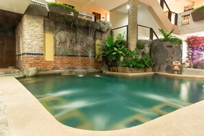 Indoor pool - Sa-Bai-Dee Condo (Chonburi)