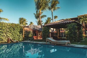 Hồ bơi ngoài trời 