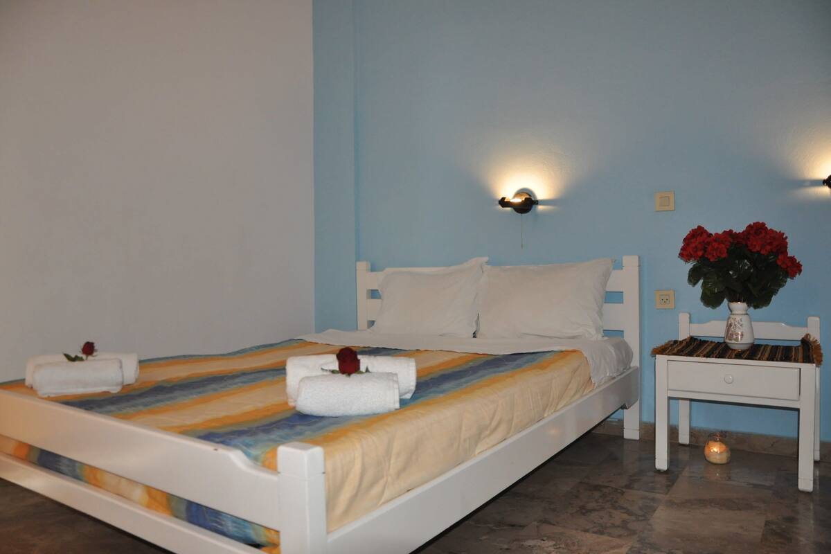 In-room safe, iron/ironing board, free WiFi