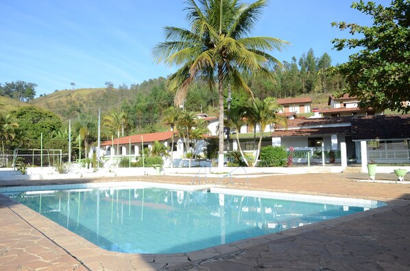 2 piscine all'aperto