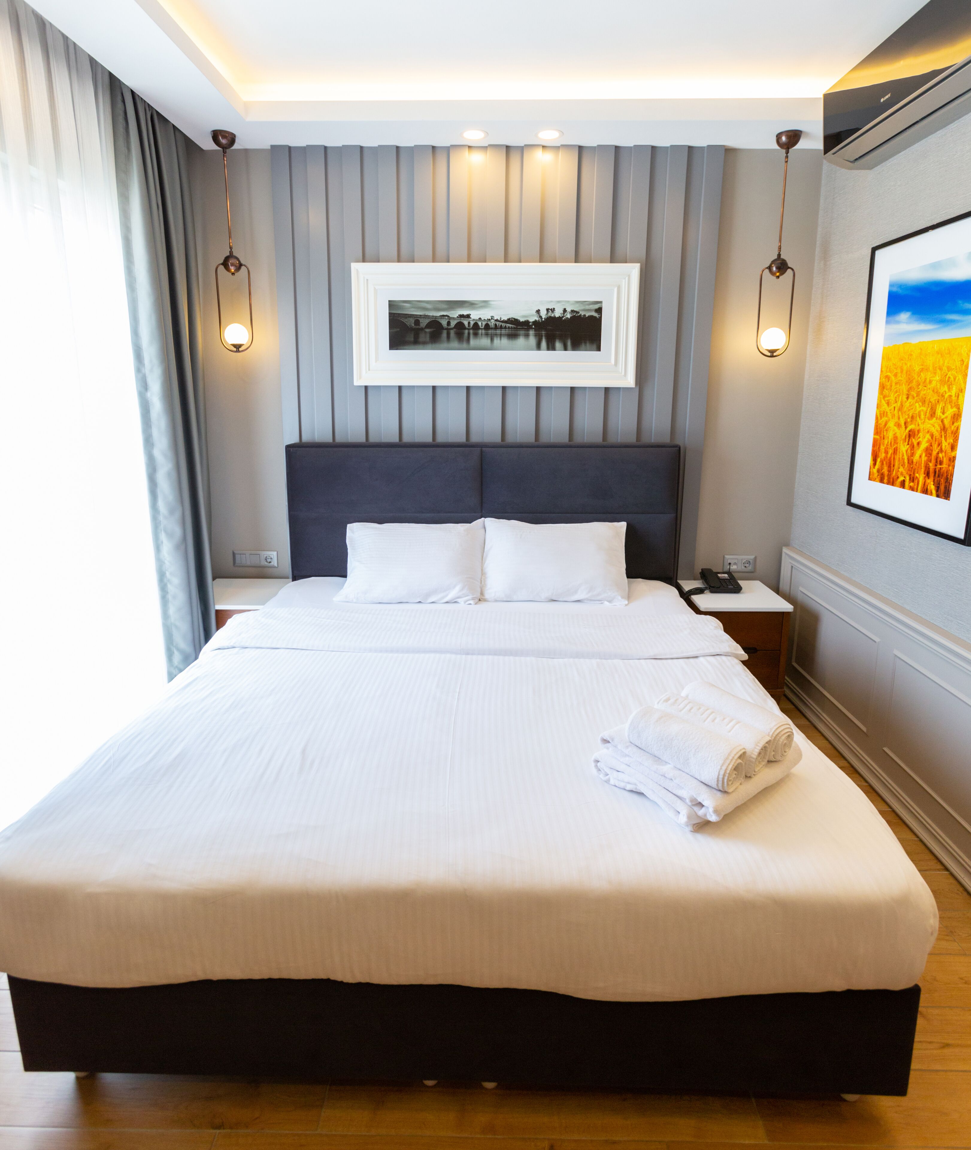 deluxe room | premium bedding, minibar, in-room safe, laptop workspace