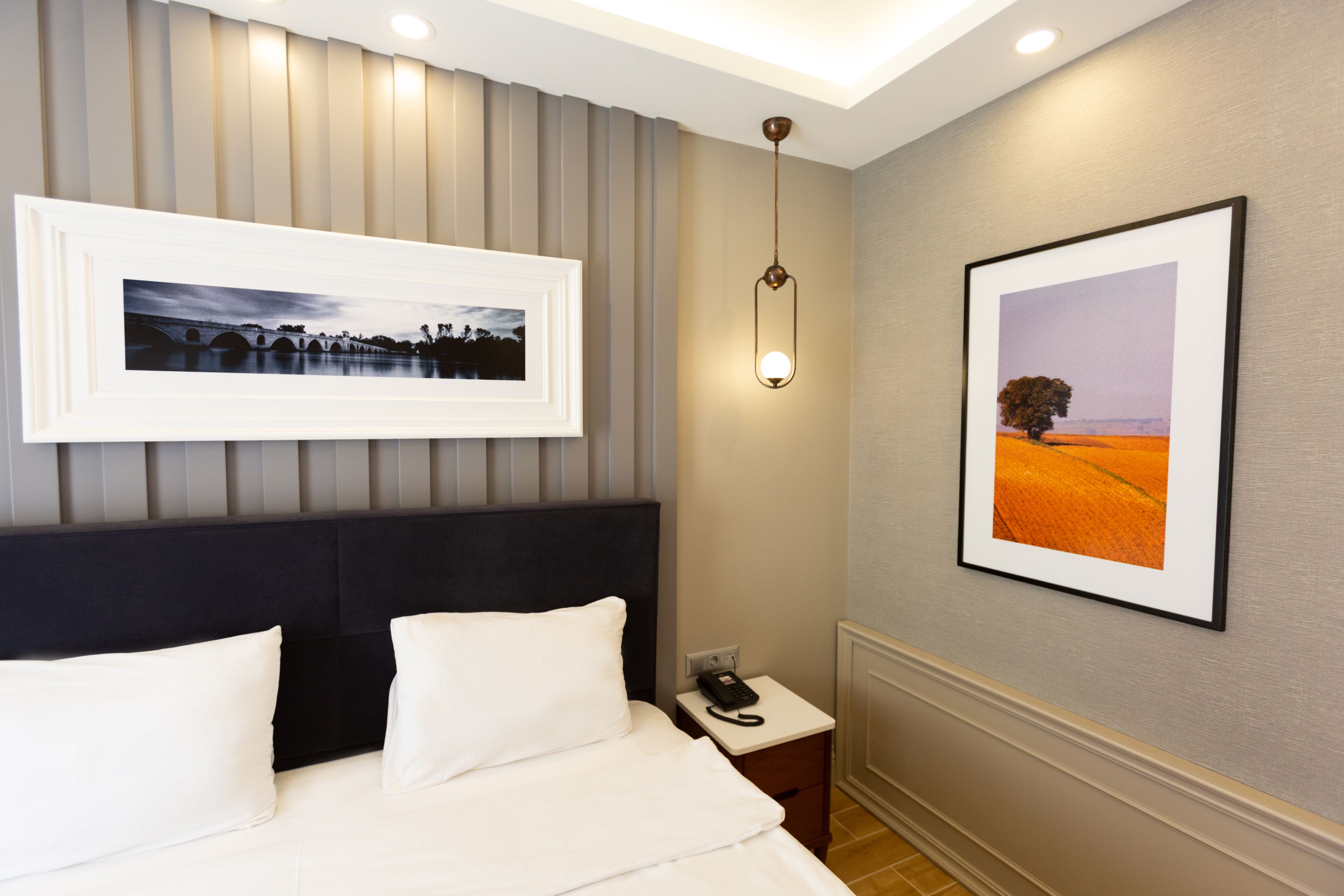 executive suite | premium bedding, minibar, in-room safe, laptop workspace