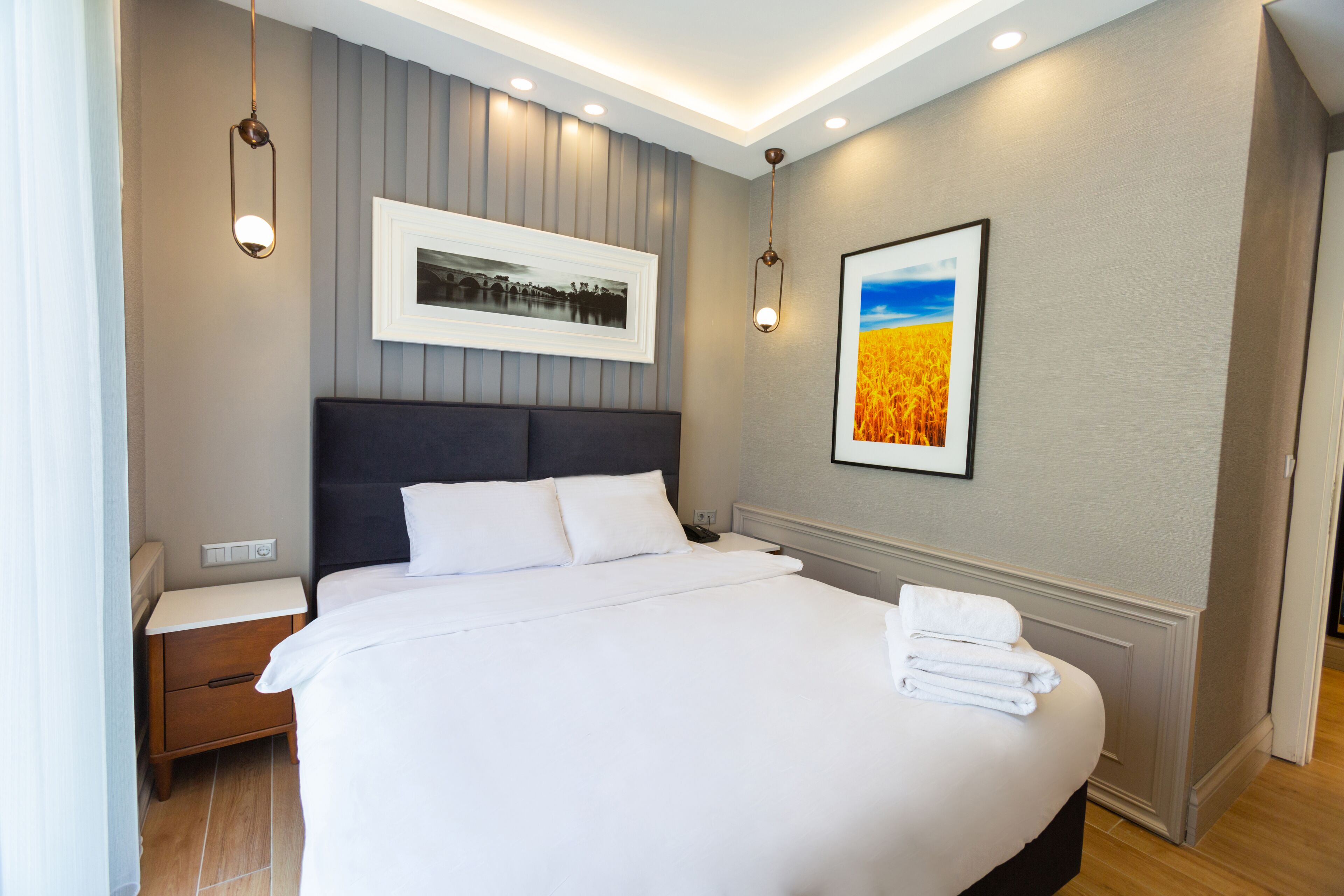 Suite – junior, 2 soverom | Sengetøy av topp kvalitet, minibar og safe på rommet