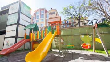 Children’s play area – outdoor