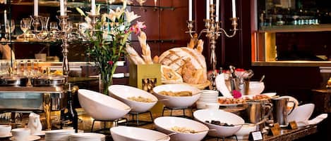 Breakfast, lunch, dinner served; local cuisine