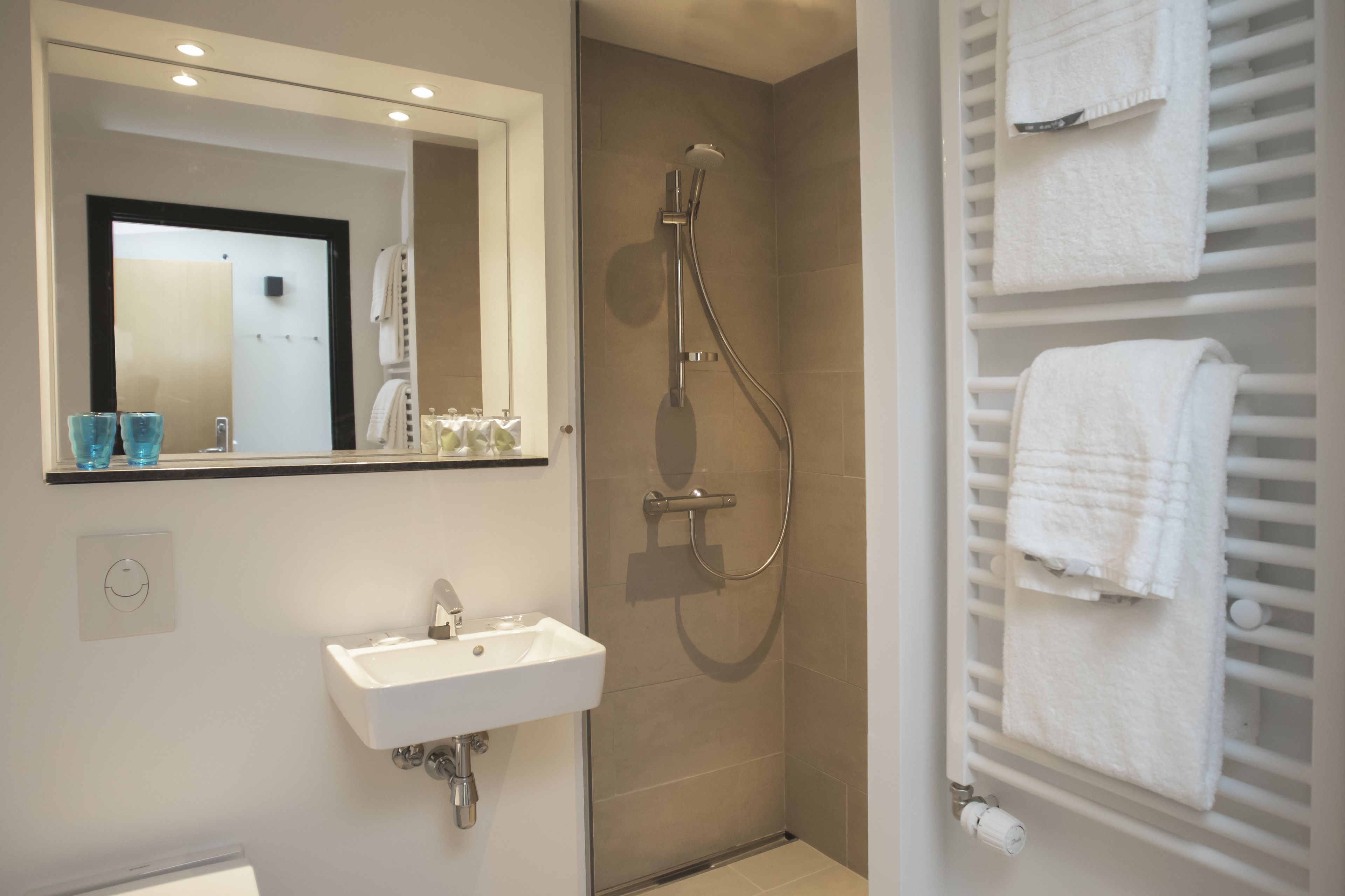 comfort double room | bathroom | shower, free toiletries, hair dryer, towels