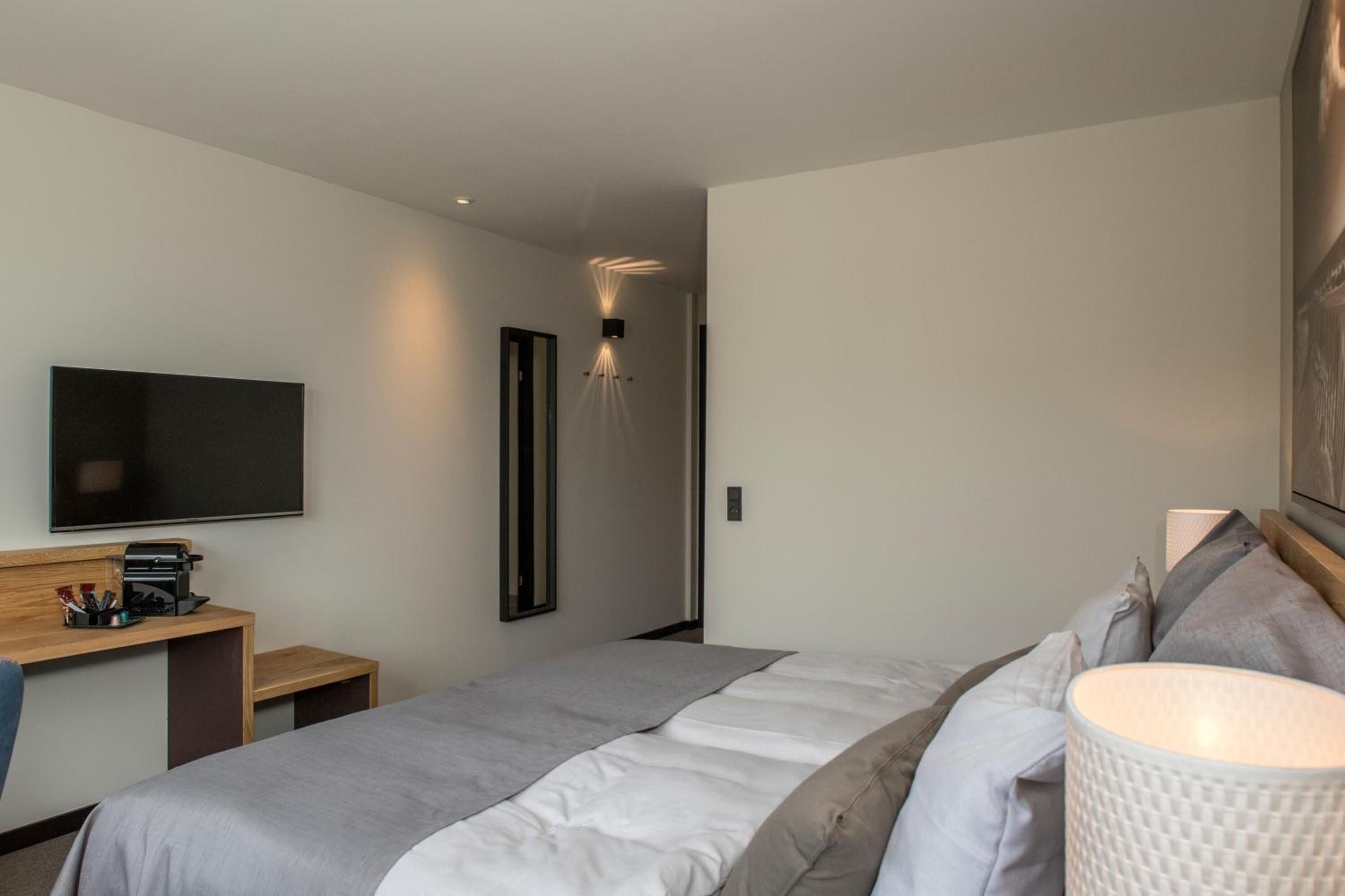 premium bedding, desk, iron/ironing board, cots/infant beds