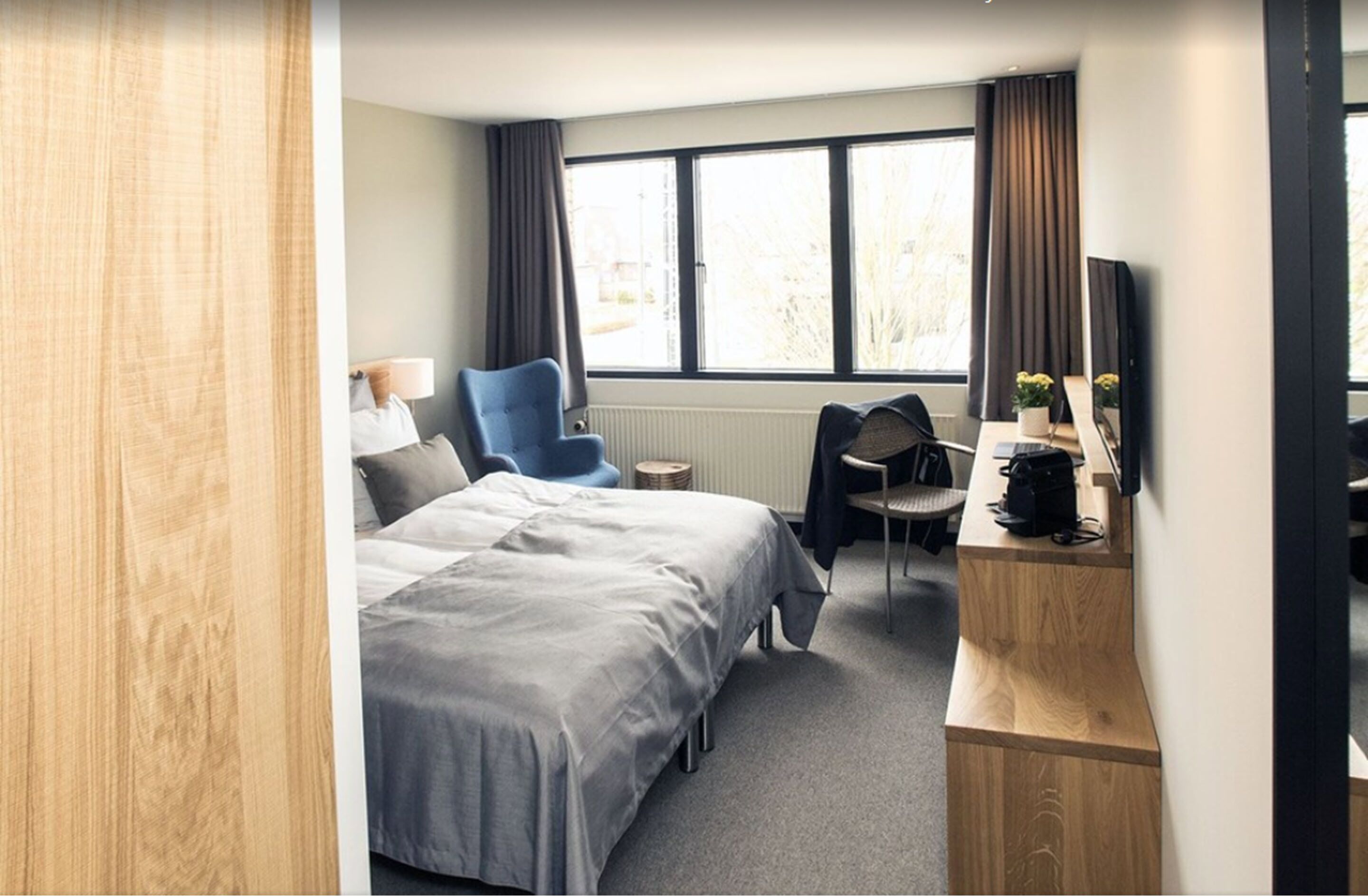 comfort double room | premium bedding, desk, iron/ironing board, cots/infant beds