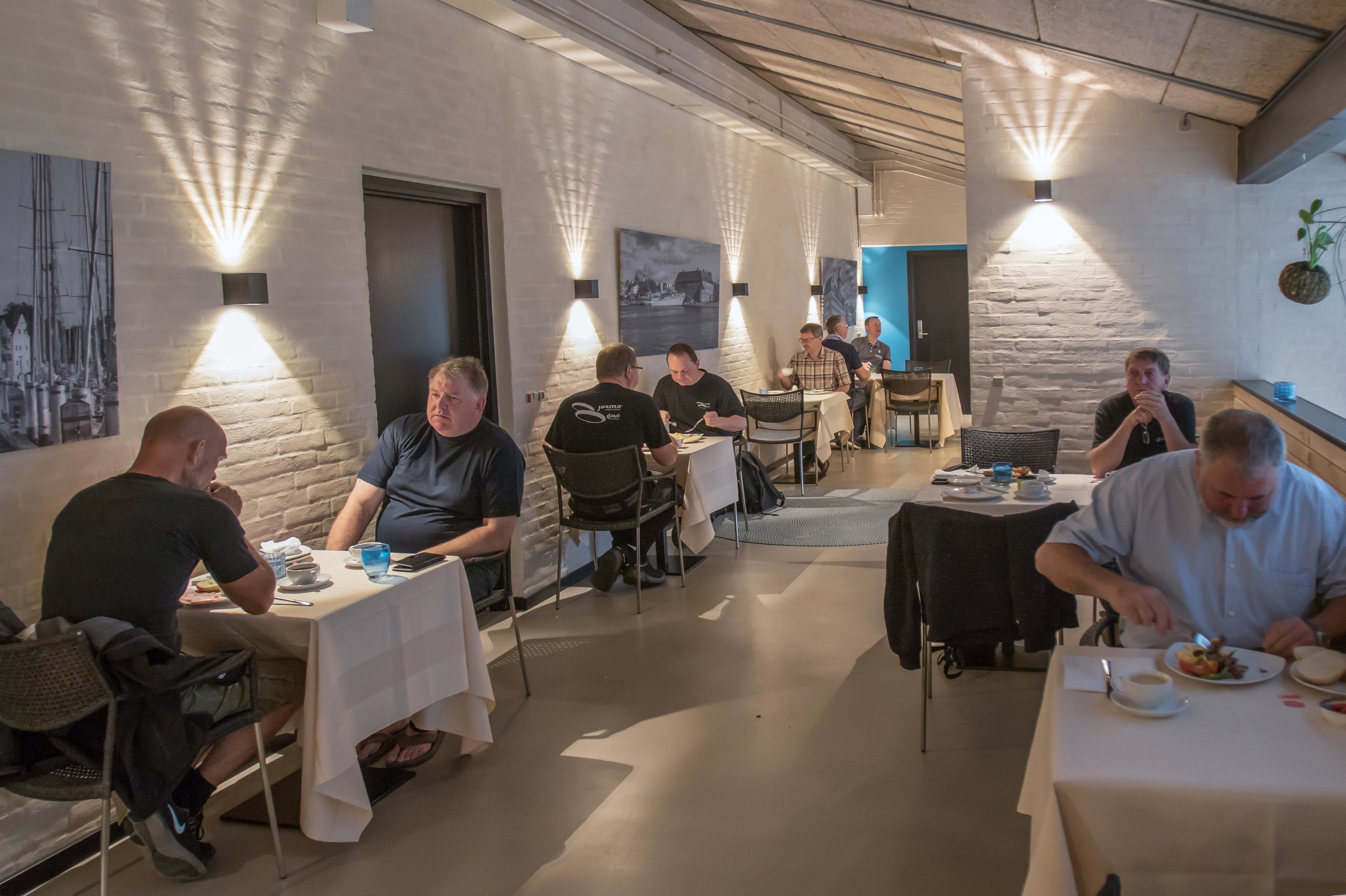 daily buffet breakfast (dkk 125 per person)