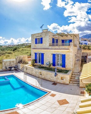 Indoor pool, outdoor pool, pool umbrellas, sun loungers - Lake Villas (Apokoronas)