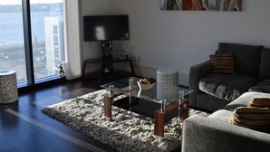 Căn hộ, phòng tắm riêng (Liverpool City Apartment) | Khu phòng khách