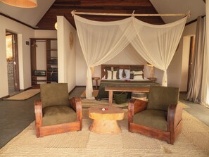 Romantic Villa | Egyptian cotton sheets, premium bedding, pillow-top beds, minibar - Natiora Green Lodge (Nosy Boraha)