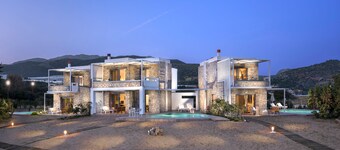 Cedar Bay Beachside Villas