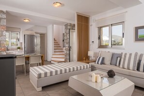 Luxury-Villa, 1 Schlafzimmer, eigener Pool, am Strand (Kedros) | Wohnbereich