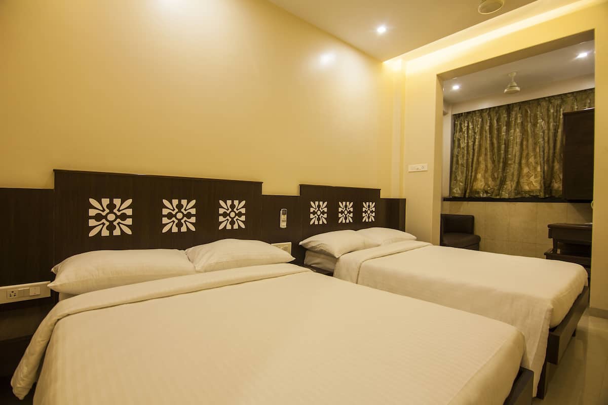 Superior Quadruple Room | Individually furnished, desk, iron/ironing board, free WiFi