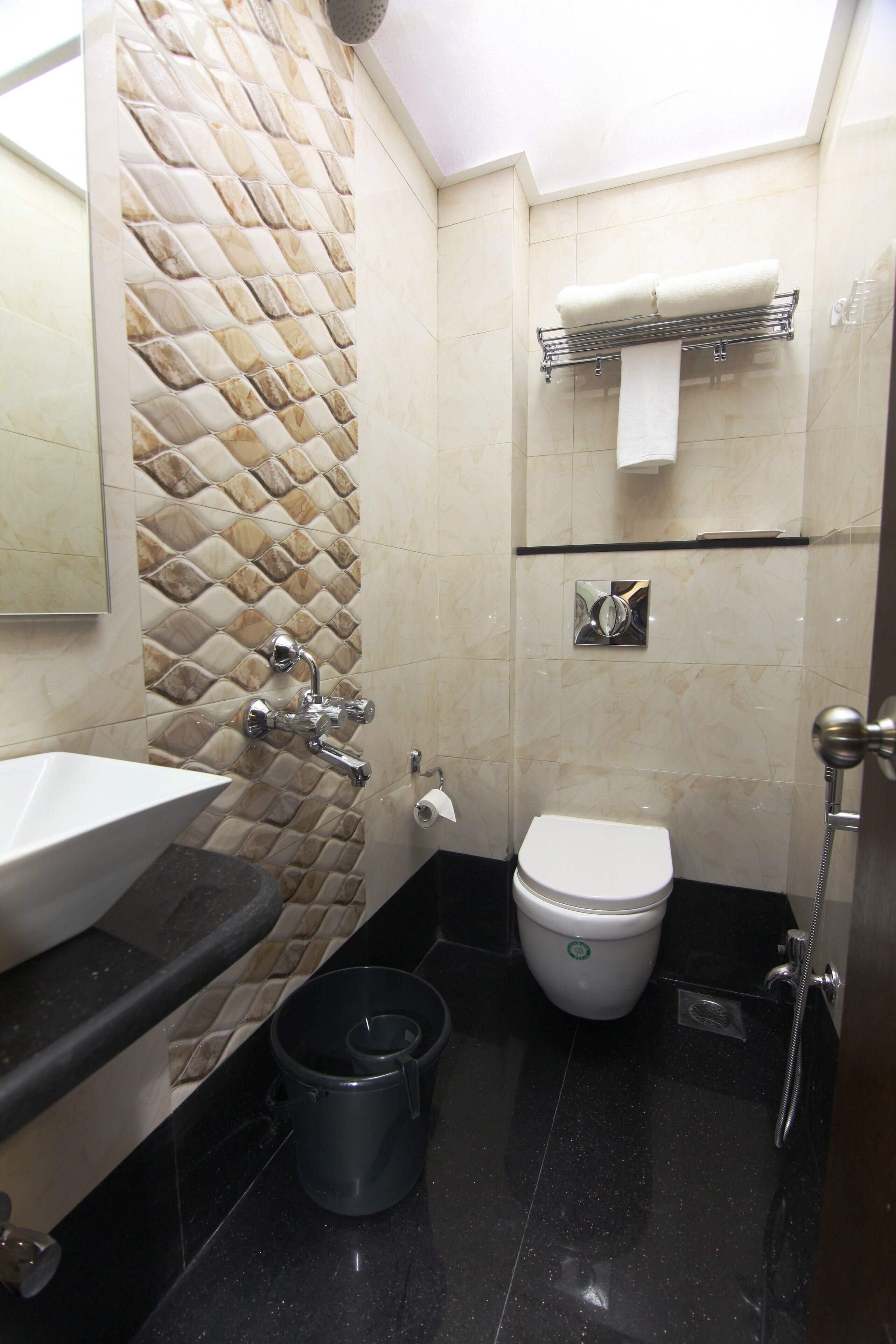 标准双人房, 吸烟房 | 浴室 | 淋浴设施、大花洒淋浴喷头、免费洗浴用品、毛巾