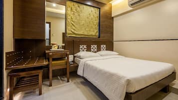 Individually furnished, desk, iron/ironing board, free WiFi